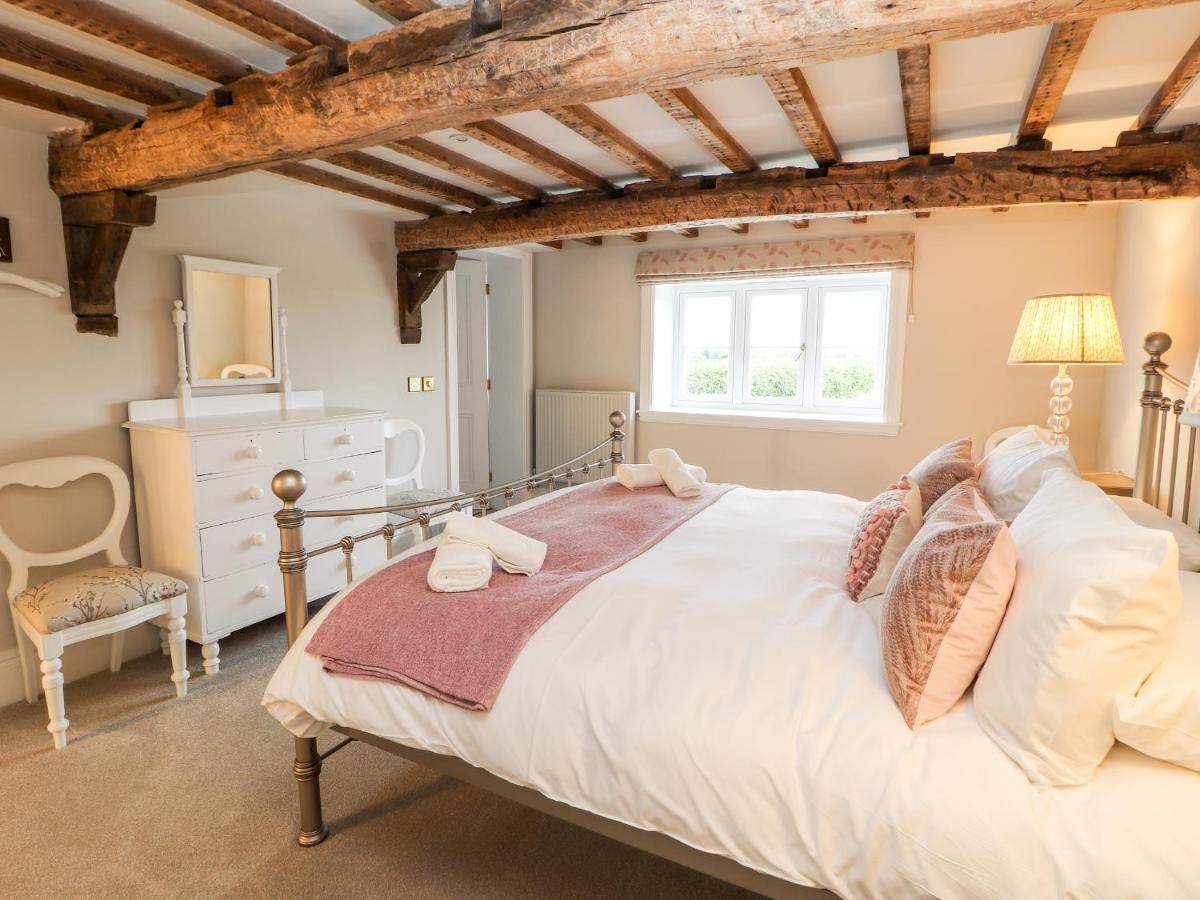 Legh Oaks Farm Villa Нътсфорд Екстериор снимка