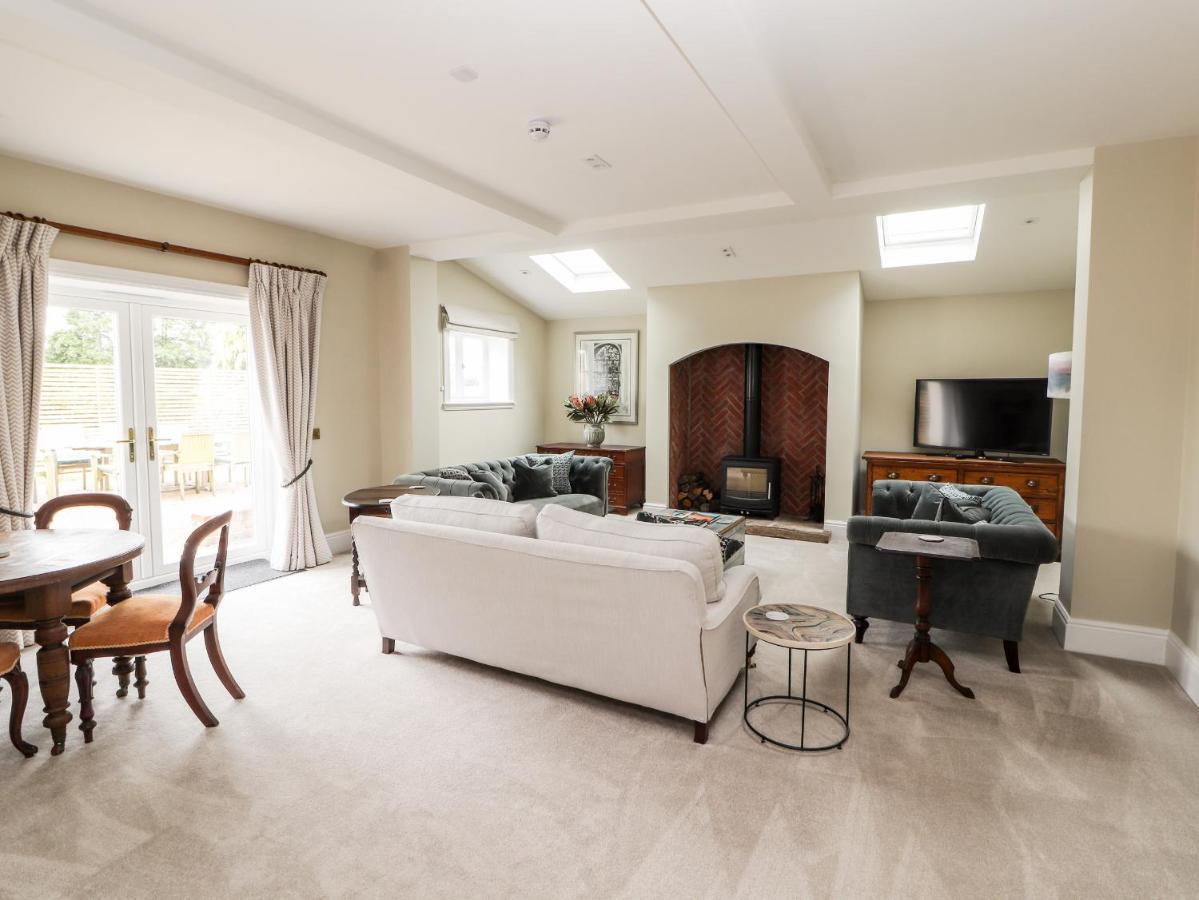 Legh Oaks Farm Villa Нътсфорд Екстериор снимка